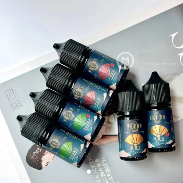 Teacream萃茶煙油.webp 萃茶系列 不涼茶味煙油 採用極致冷萃技術調校 主打梨山烏龍與茉莉綠茶等多層次溫潤回甘茶韻